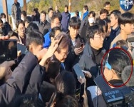 '내가 이재명' 왕관 쓰고 슬금슬금...이재명 피습범 '입 꾹' 닫았다