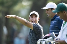 PGA 투어 vs LIV 골프 각축장 된 메이저, 2024년은 어디서