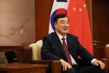 [싱하이밍 주한 중국대사 특별기고] 한배 타고 큰길 가며, 정도(正道) 혁신으로 새 장 열자