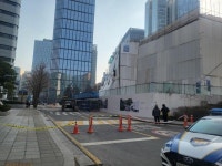 종로구청 신청사 부지, 철거 중 공사장 외벽 무너져…도로 전면 통제