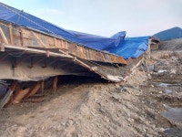 강진군 춘전인도교 신축 교량 절반 와르르... 나머지는