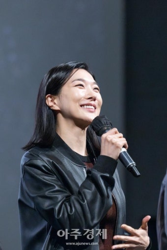 [포토] 관객들과 소통하는 정윤하 (파묘 무대인사)