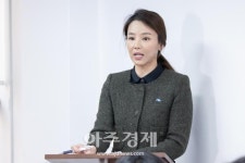 [포토] '파란불꽃선대위 해단식' 사회보는 강미정 조국혁신당 대변인