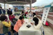 장터에서 건강관리를…무주군, 장터 통합 이동 건강증진센터 운영