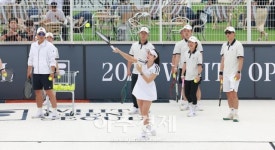 [포토] 송아 코치와 함께하는 테니스 레슨 (2024 화이트오픈 서울)