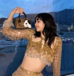 [슬라이드 포토] 리사, 아르노와 열애설 이유 있었네..."여신이다"