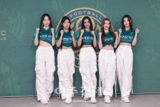 [슬라이드 포토] 다국적 걸그룹 엑신, 축구장 공연 잘 마치고 왔어요!