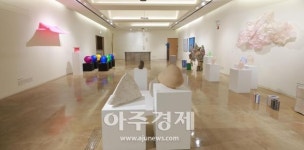 [포토] 지구 곁에 오래 머물 수 있도록... The Closing Circle 展 개최