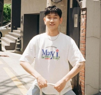 크러쉬, 허리 디스크 수술로 활동 중단...