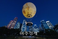 [포토] 여의도 밤하늘에 떠오른 서울달(SEOULDAL)