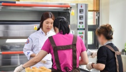 통일부, 하나원 25주년 계기 탈북민 초청 소풍 행사
