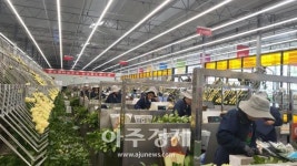 [간쑤성 르포②] 티베트족 마을의 천지개벽…향촌진흥 모범사례로