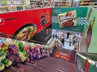 [르포] 관광 1번지 명동에 퍼지는 얼큰한 신라면 향...농심 K라면 슈퍼마켓 가보니