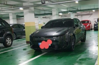 역대급 주차 빌런이 나타났다...혼자 4칸 독차지 '진짜 심리 궁금'
