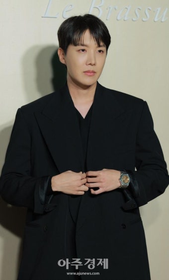 [포토] 제이홉, '명품 시계와 어울리는 명품포즈'