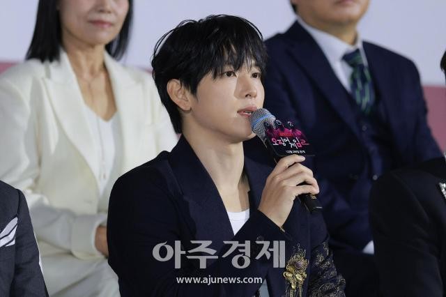 오징어게임 주인공 임시완, 영희 인형과의 감격 소감 공개로 화제!