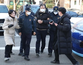 '건진법사' 구속영장 기각...法 