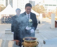 김진경 의장, 2025년 을사년(乙巳年) 새해 현충탑 참배