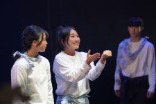 [윤주혜의 C] 각각의 마음속 소리를 무대 위 대사로…우리는 모두 예술가