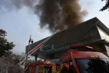 용산 국립한글박물관 화재…소방당국 진화 중