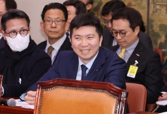 유승민 대한체육회장, 국회 회의 첫 참석