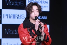 [포토] 솔로 데뷔 소감 전하는 건우