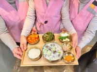 경산시니어클럽 어르신들, 꿈과 인생 녹아 있는 국밥집 향기정담 문 열어