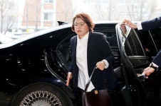 [포토] 헌재 출근하는 김복형 헌법재판관