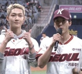 [SNS샷] 키움 시구하고 기아타이거즈 응원?…더보이즈 케빈 논란