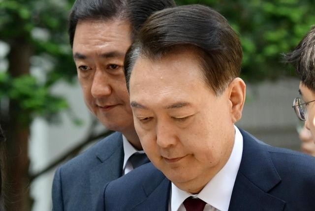윤석열, 내란 특검 출석 체포영장 기각…28일 출석 예정 여부 미지