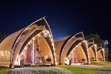 [기수정의 여행 in] 5월, 온가족 캠핑…고소한 빵 냄새 강촌엔 낭만이 넘친다