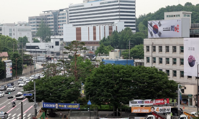 이재명, 자택 출발→현충원 참배→국회 출발…취임식 준비 착수