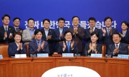 박찬대 임기 마쳐 기뻐…새 지도부, 내란 종식·국민 통합 과제 완수할 것