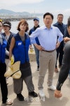 [포토] '병만랜드' 오픈기념 플로깅 행사 참석한 예지원·오영훈 제주도지사