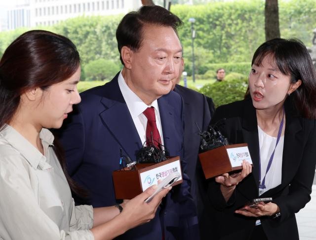 윤석열 전 대통령 2차 소환 조사 시작, 체포영장 집행 저지 의혹 수사 집중