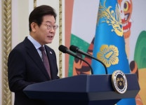 李, 주한외교단과 만찬…