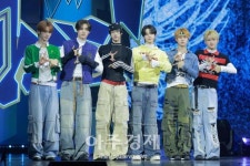 [종합] 청춘의 패기, 에너지를… 투어스, 플레이 하드에 담긴 성장과 변화