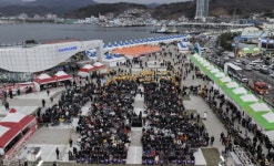 우리 대게, 진짜 대게…울진 대게 축제, 7만여 명 인파 속 성황리 마무리