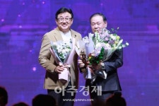 에스와이에스리테일홍성점주 | [포토] 에스와이 홍성균 부회장, 공로상 수상 (PBA 골든큐 어워즈)