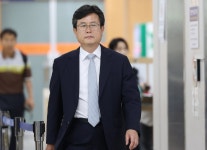 '사후 계엄문건' 강의구 징역 1년 6개월… 법정 구속