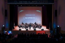 고(故) 이경종 스승 50주년 추모음악회 성료…320여 석 가득 메운 울릉의 추모 물결