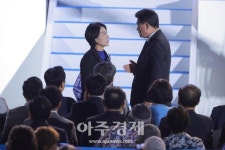 [포토] 소병훈 위원장에게 항의하는 최민희 후보