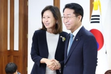 조 의장, 스틸 美 대사 만나 미한의원연맹 생기면 양국 관계 더 큰 도움