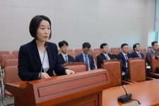 [종합] 시험대 오른 이소영, 규제개혁 의지 전달...'자문료·부동산'의혹 놓고 여야 공방도 