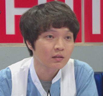 ‘해외원정도박 혐의’ 신정환 공항패션 논란, 머리부터 발끝까지 명품 도배