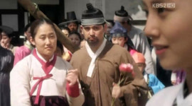 제2의 티벳궁녀 등장, 그네타는 ‘자색치마’ 미친 존재감