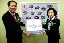 신한카드 ‘아름인 도서관’, 빛고을서 문열다