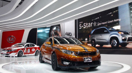 기아 ´K5 레이스카´, 머스탱·카마로와 붙는다