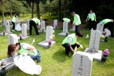 외환은행, 국립서울현충원 참배 및 봉사활동 펼쳐