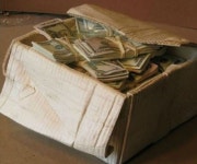 나무 조각 돈다발 손으로 깎아낸 돈 뭉치, 진짜?